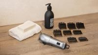 Cortapelos de titanio Bamba PrecisionCare Pro Clipper con batería de litio - Autonomía de 2 horas, cuchillas de acero inoxidable, 8 peines - Uso con y sin cable - details 1