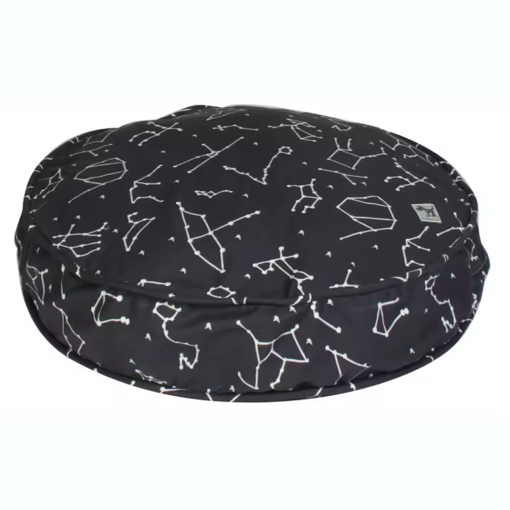 Funda de Cama Rellenable y Sostenible para Perros y Gatos Molly Mutt - Modelo Rocketman (mar de estrellas y constelaciones, fondo azul oscuro) - Edredón en Lona 100% algodón transpirable y certificado - Lavable a máquina - Diversos Tamaños - 1