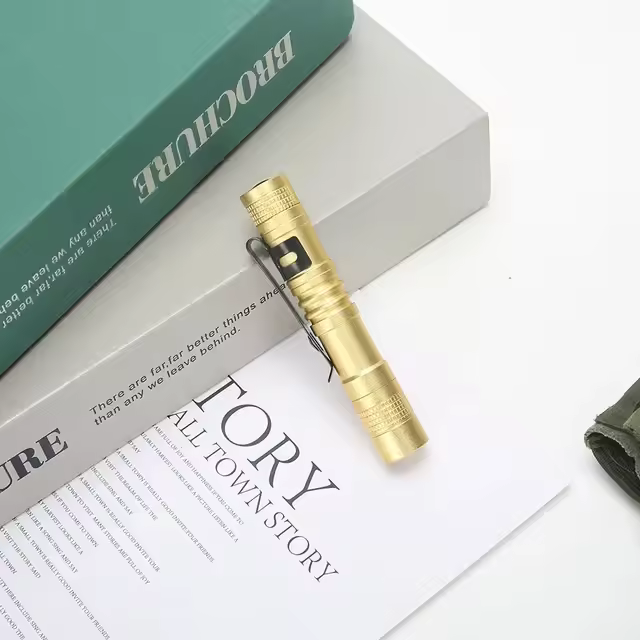 Lámpara De Mano Mini LED KDULIT Portátil Y Pequeña Con Batería AAA Luz Emergente Para Exteriores Y Medicina Torcha - 1