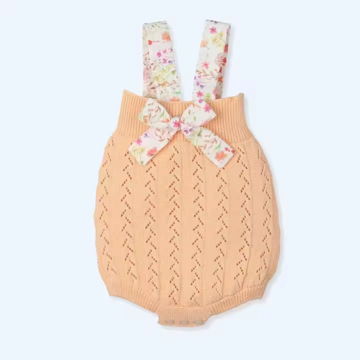 Peto niña tirantes y lazo estampado flores SHOWY MAC ILUSION M9649 Mac Ilusion Ropa Bebé Niña Peleles y Petos Primavera-Verano 2025 - 1