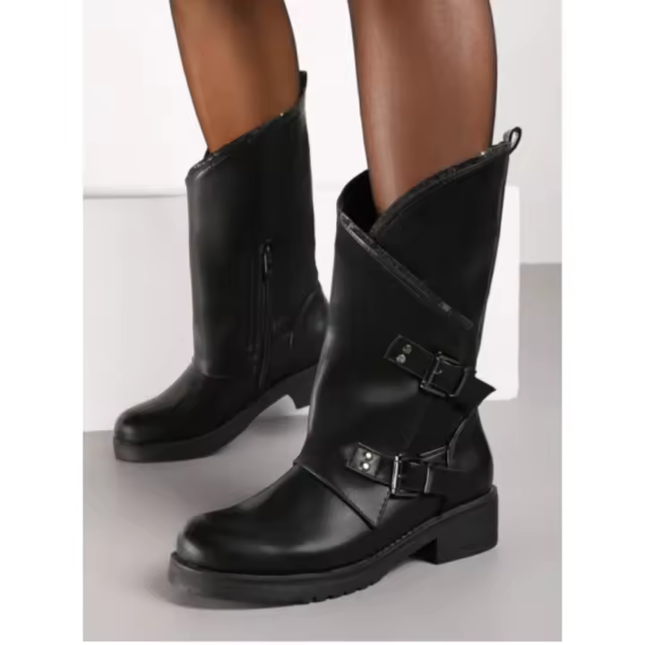 Eva zorteon-Botines biker asimétricos negros decorados con hebillas , Marca Tulipano . - 1