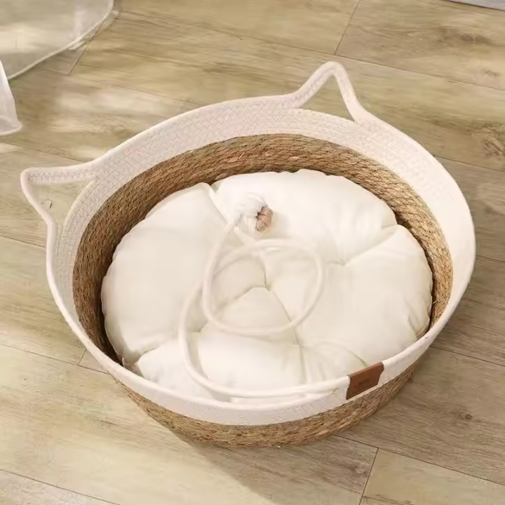 Cama Redonda de finting para Gatos, cesta de finting Hecho a mano y Juguete de Algodón 100%, 40x40x13 cm, Marron y Blanco (Juguete de Algodón) - 1