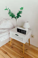 Radio Reloj Despertador Digital Portátil, Radio FM, Pantalla LED Blanca Jumbo, Brillo 5 niveles, Alarma doble con Repetición, Batería de Respaldo, Negro - details 5