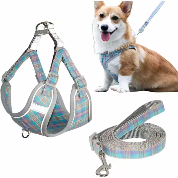 Arnés para perros, gatos, perros pequeños y medianos, arnés para cachorros, chaleco reflectante ajustable, suave, arnés de control seguro, acolchado, de tela a cuadros, chaleco con correa para perros, conjunto de arnés para el pecho (XS) - 1