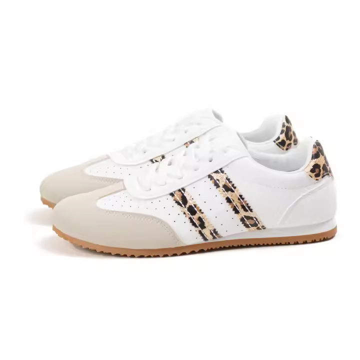 Zapatilla deportiva de mujer con estampado animal, suela antideslizante, diseño urbano temporada de verano 2025, con materiales transpirables y cierre de cordones ajustables comodidad y estilo Paloma Wang - 1