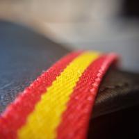 Cartera de piel auténtica para hombre con diseño distintivo de la bandera de España (cinta de cierre) - Fabricada a mano en España - Presentada en bolsa de tela estilo saco - Calidad garantizada | Regalo Especial. Lukkalia - Kids and Us / LKKCME2 - details 1