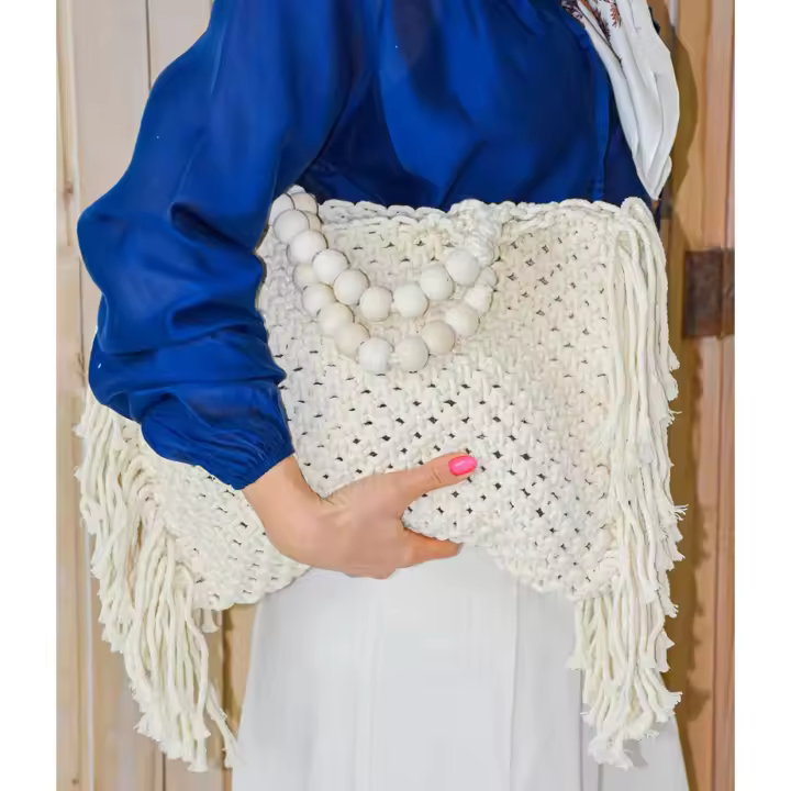 Bolso de Mano de Macramé con Asa de Madera – Estilo Boho Chic - 1