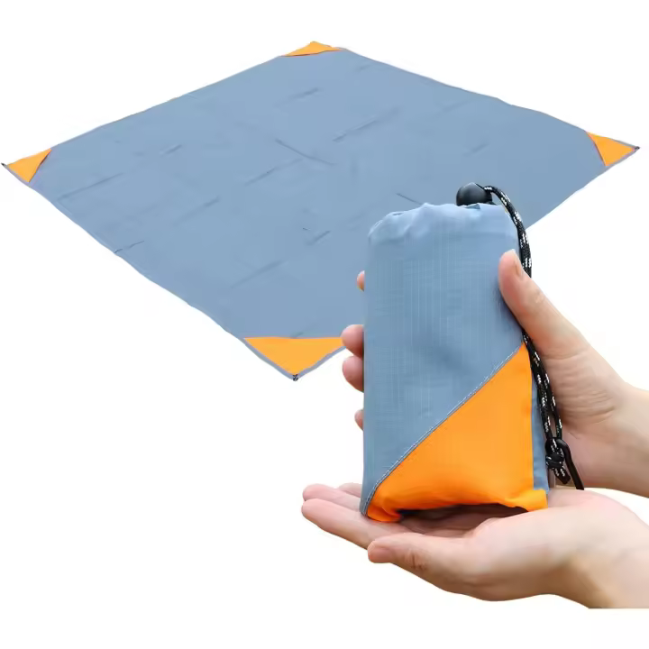 Manta de picnic de Bolso, Lona de camping Liviana a prueba de Arena, plegable de 55 ″ x 60 ″ y Cabe En Una Bolsa lavable y resistant al agua para Recreación al Aire Libre - 1