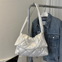 Bolso De Hombre Para Mujer En Nylon Suave With Correa Ajustable Gran Capacidad Estilo Moderno Para Uso Diario En La Oficina Colores Disponible: Plata Champán Blanco Negro - details 4