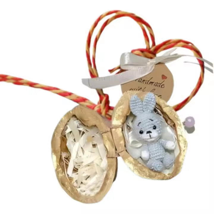 Animal de ganchillo hecho a mano en cáscara de nuez, mini conejito y oso de ganchillo con corazón de amor tejido, amuleto de la suerte único (oso) - 1