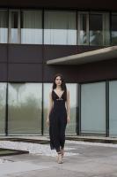 PuntoSalao Vestido midi estampado lunares para mujer tirante finos color negro vestido encarna la fusión perfecta entre clasicismo y tendencia, ofreciendo un diseño que realza la figura y aporta un toque de sofisticación - details 0