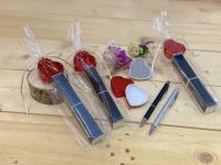 Lote de 10/15 bálsamo de labios en forma de corazón con espejo y bolígrafo de aluminio Antonio Miró en bolsa de regalo - Regalos para invitados de Boda, Comuniones, Bautizos, aniversarios, cumpleaños - details 3