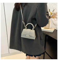 Nueva Mini Bolso De Mano Para Mujer 2025 Color Sólido Estilo Moda Popular Bolso Cruzado Pequeño Para Todas Las Estaciones Material PU - details 16