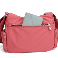Bolso De Hombro Para Mujer Nylon Impermeable Bolso Bandolera Estilo Casual Con Solapa Y Bolsillos Internos Florales - details 11
