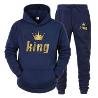 Traje De Dos Piezas Para Pareja Con Capucha Y Mangas Largas Estampado KING Y QUEEN Para Otoño E Invierno Estilo Casual - details 2