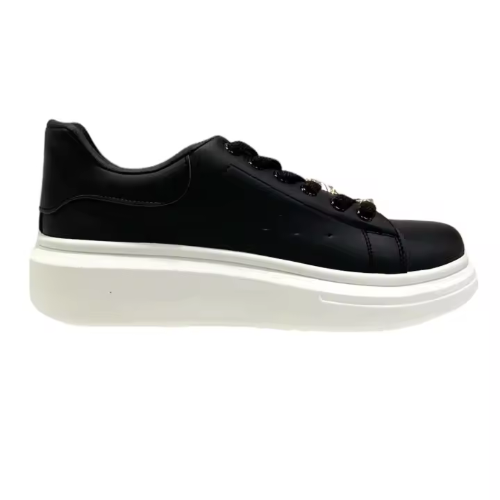 Bamba Con Adornos En Cordones Negro - 1