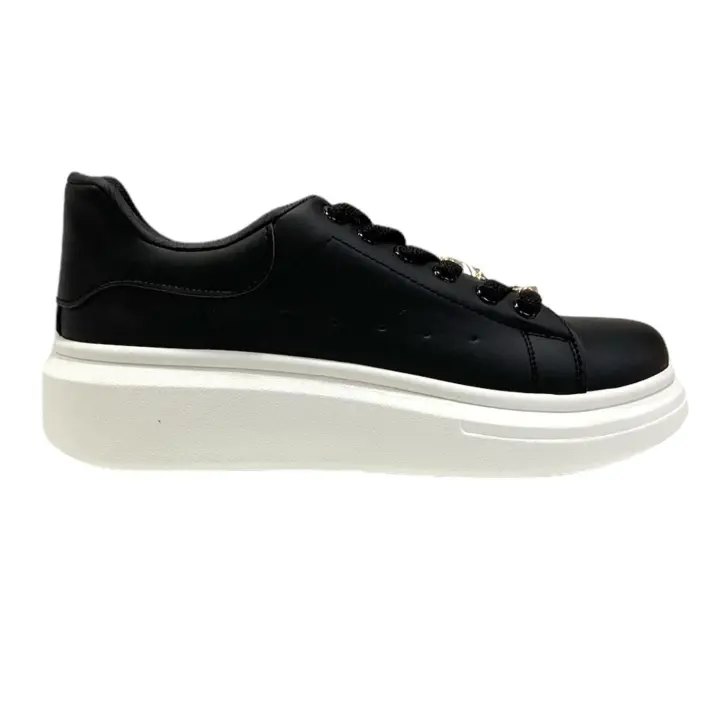 Bamba Con Adornos En Cordones Negro - 1