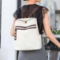 Mochila de nuevo estilo para mujer, moderna y versátil, mochila antirrobo retro, mochila de viaje de PU de gran capacidad. - details 10