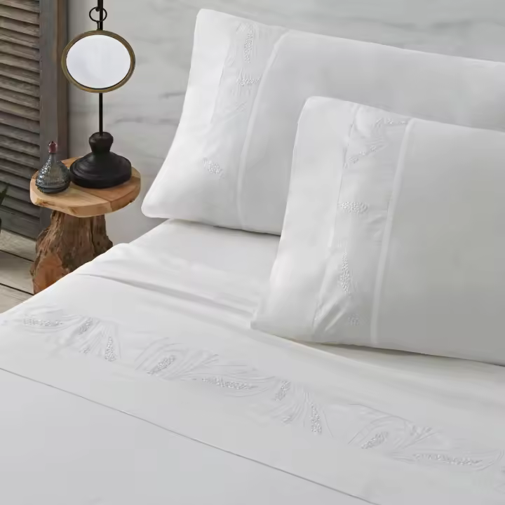 Sábanas bordadas  100% algodón percal 200 hilos. Disponible en cama de 90, 105, 135, 150, 160, 180 y 200cm. Color Blanco. Tacto muy suave y alta calidad. - 1
