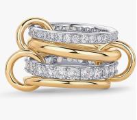 Anillo de eslabones entrelazados en oro bañado, con circonitas y múltiples elementos bicolor - details 10