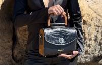 Bolso de Cuero Genuino IULIUS con Solapa Cocodrilo, Laterales de Madera y Asa Rígida | Diseño exclusivo, elegante y compacto para looks únicos - details 0