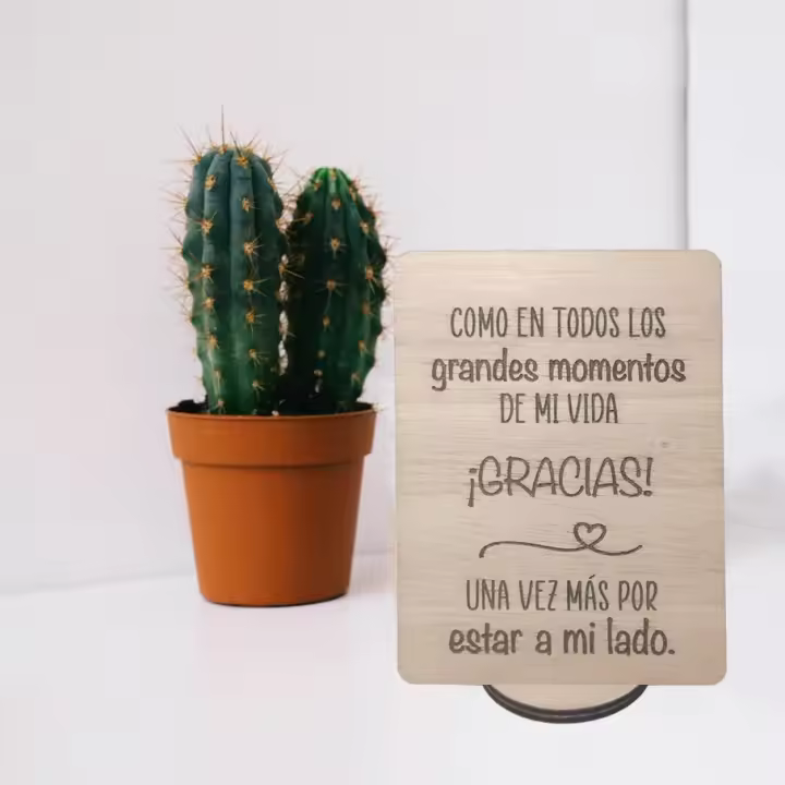 Lulamuk | Tarjeta regalo de despedida jubilación agradecimiento en madera. Regalos originales despedida compañeros trabajo profesores maestros jefes | Final de curso amigos que se van| Decorativo incluye soporte - 1