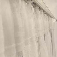 Cortina Rebeca Gris confeccionada cinta multiusos (Pasabarras y cinta fruncidora). Visillo Jacquard de rayas verticales fabricado con materiales reciclados y de calidad. Cortinas para salón, dormitorio y cocina. Fabricado en España - details 3