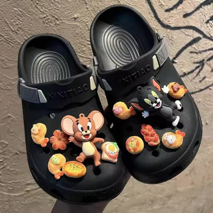 SET MINISO Tom Y Jerry Accesorios De Decoración Para Zapatos De Dibujos Animados Lindos Regalos De Navidad Para Clásicos Clogs - 1