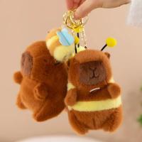 Colgante De Capibara Con Cola Vibrante Llavero De Peluche Con Alas De Mariposa Y Aletas De Delfín Ornamento Para Bolsos Y Ropa - details 1