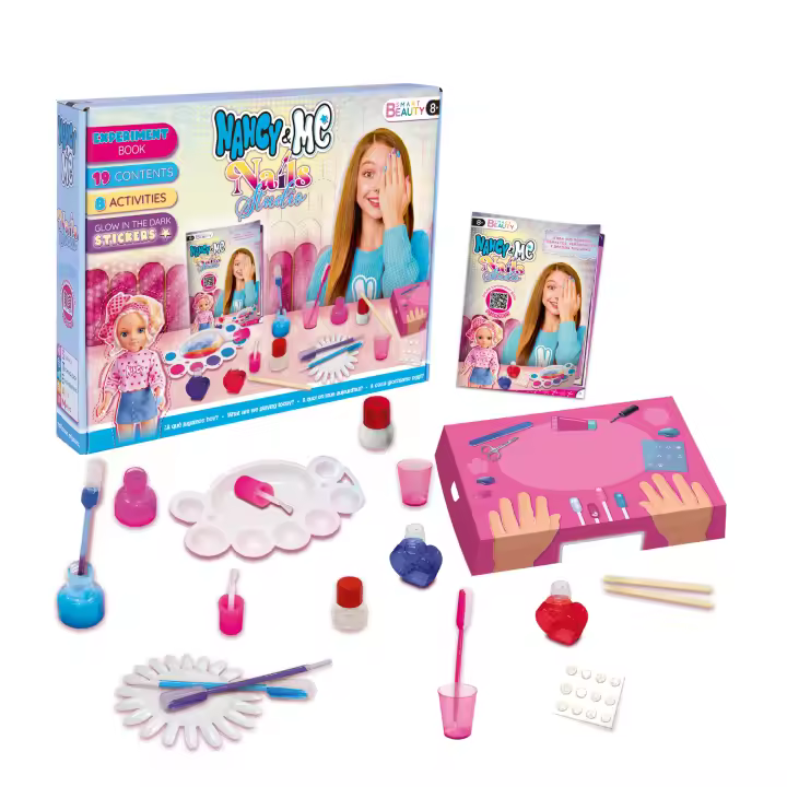 Nancy & Me - Nails Studio, Kit de Manicura, Pinta y Diseña tus Uñas, Crea tus Pintauñas, Incluyen Pegatinas que Brillan en la Oscuridad, Expositor para Probar los Colores Creados, Famosa (NAY03000) - 1
