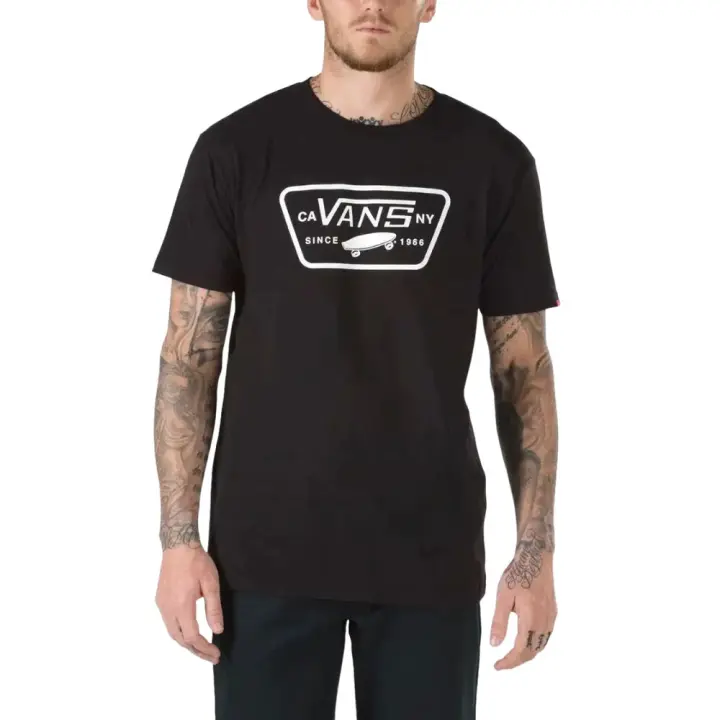 Camiseta Negra Vans Full Patch Black/White Ajuste Clásico - 1