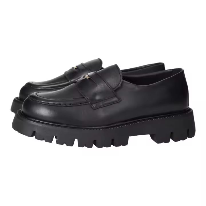 Zapatos Mocasín marca ZAPATOP para mujer en color negro. Mocasines de piel para mujer en color negro con detalle de antifaz al frente, modelo clásico para usar con todo - 1