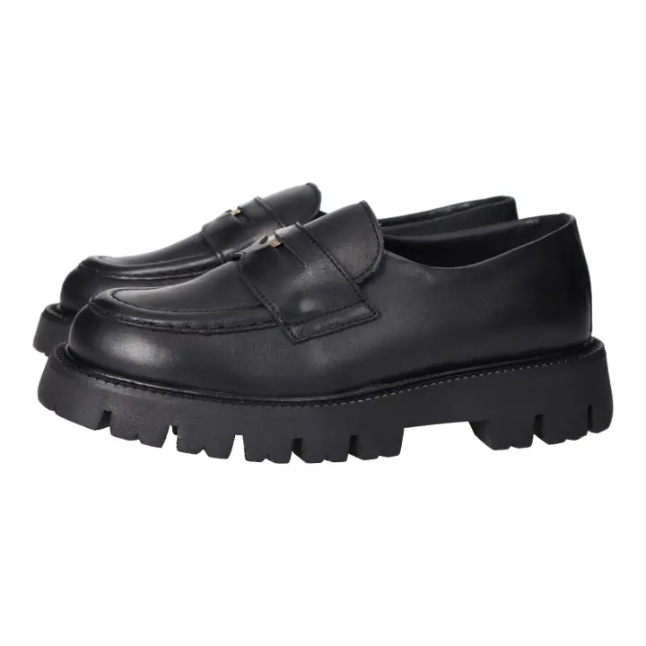 Zapatos Mocasín marca ZAPATOP para mujer en color negro. Mocasines de piel para mujer en color negro con detalle de antifaz al frente, modelo clásico para usar con todo - 1