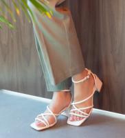 Paloma Wang sandalias doradas de tacòn para vestir con tiras cruzadas - details 11