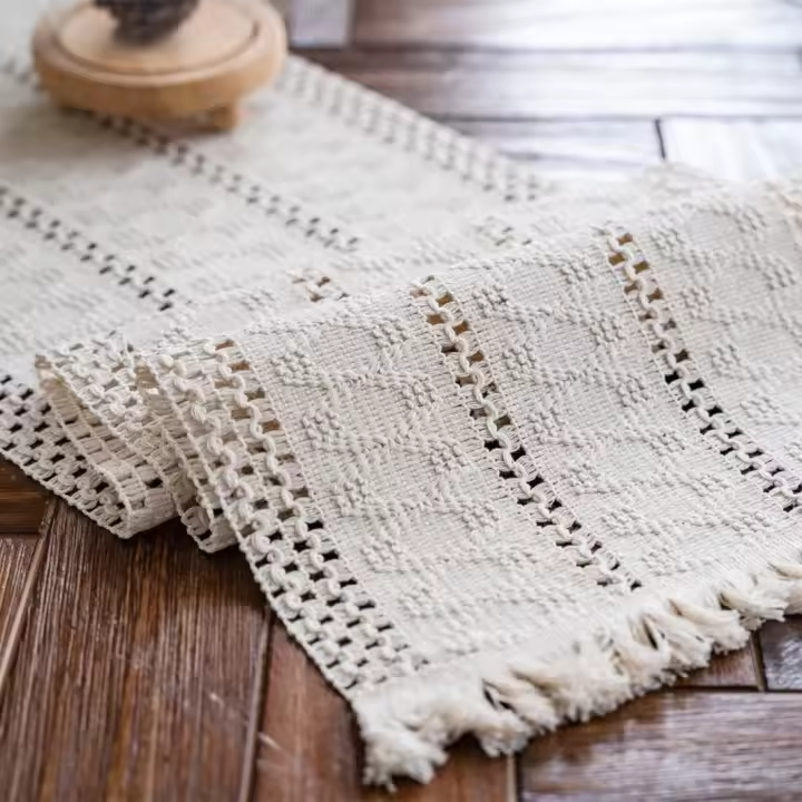 Camino de mesa de macramé, color crema y beige, estilo bohemio, con borlas, de algodón tejido a mano, estilo rústico, 30 x 180 cm - 1