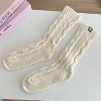 Calcetines De Lana Tejida Calientes Estilo Simple De Color Sólido Japoneses Coreanos Casuales Medio Tobillo Twist Rayados - details 1