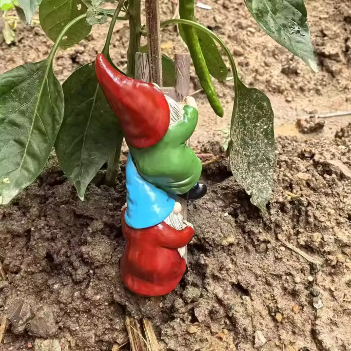 Estatua De Gnome De Jardín Subiendo Las Escaleras Duradera En Resina Decoración De Arbolito Para Exterior Arte Del Patio - 1