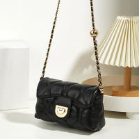 Nueva Moda Bolso De Hombro Para Mujer Color Sólido Con Diamantes Pequeño Cuadrado Cadena Armpit Bolso Cruzado De Un Hombro - details 4