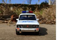 Modelo De Coche De Policía Lada 1/24 Escala Simulación De Metal Juguete Para Niños Regalo Sin Batería Proveniente De China - details 1