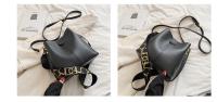 Bolso bandolera pequeño de Piel sintética para Mujer, type Cube, informal, de alta calidad y a la moda. - details 2