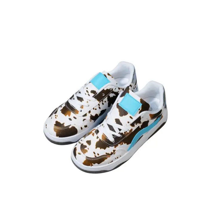 Calzado Estilo. Zapatillas para mujer, estampado único de manchas de vaca, estilo moderno y audaz, de alta calidad, deal para looks urbanos y casuales - 1