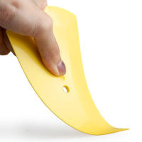 1Pc Herramienta De Instalación De Vinilo Para Coche Lámina De Color Amarillo Squeegee De Contorno Para Tintina De Ventanas Tarjeta Esquina Desenferradura Adhesivo Pegatina Plástico 15.5 * 8.5cm - details 1