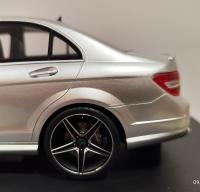 MERCEDES C63 AMG SILVER 1:18 GT SPIRIT GT462 - details 5