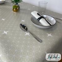Mantel Hulehule Tex - Hule PVC Estampado Estrellas Blancas Fondo Beige Resistente a Manchas Impermeable 140cm Ancho - details 2