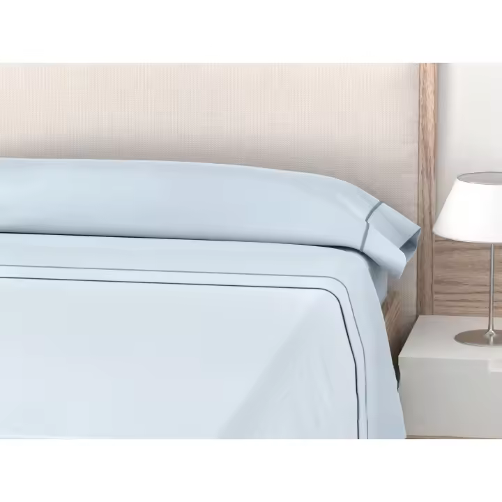 Mercatienda.es Sábanas de Hostelería para cama verano 3 Piezas Lisa Celeste con Jaretón ROOMERS – 50% Algodón y 50% Poliéster - 1