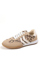 Zapatilla deportiva de mujer con diseño urbano, estampado animal y suela antideslizante, ideal para la temporada de verano 2025, con materiales transpirables y comodidad y estilo en cada paso Lyla Wang - details 0