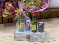 Lote de 10 Miniaturas de Bebida en Chupito de Cristal y Bote de Caramelos en Bolsa de Regalo con Lazo - Regalos Originales para Invitados de Boda, Aniversarios, Comuniones, Bautizos, Cumpleaños y Despedidas de Soltero/Soltera - details 1