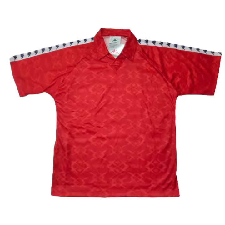 Kappa Camiseta Roja manga corta con cuello en V y estampado palabra kappa Estilo clásico modelo vintage con icónico logo en las costuras de los hombros Original Nueva con Etiquetas para coleccionistas Oportunidad Deadstock - 1