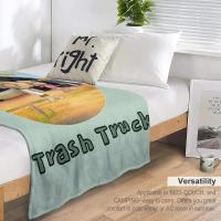 Manta Decorativa De Peluche Coral Con Diseño De Camión De Basura De Netflix Manta Para Sofá Y Cama Para Adultos Estilo Moderno Antipelusa Portátil Para Viajes Picnics Y Uso Doméstico - details 5