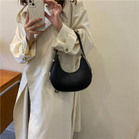 Bolso De Hombro Para Mujer Yogodlns Nueva Primavera Color Sólido Forma De Media Luna Lujo PU Cuero Bolsos Versátiles Con Funda - details 1